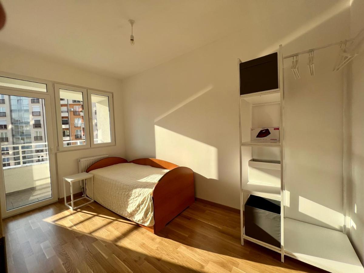 Sara'S Apartment Cozy And Close To Center With Private Parking Skopje Exterior foto