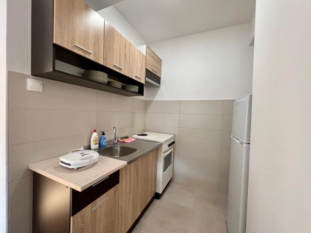 Sara'S Apartment Cozy And Close To Center With Private Parking Skopje Exterior foto