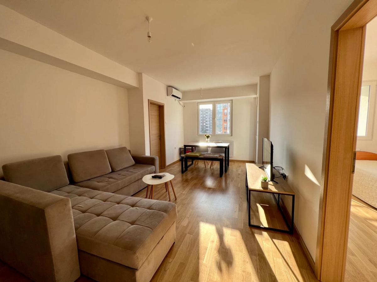 Sara'S Apartment Cozy And Close To Center With Private Parking Skopje Exterior foto