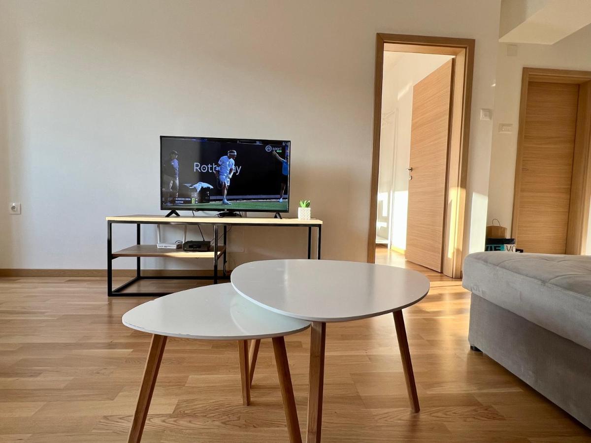Sara'S Apartment Cozy And Close To Center With Private Parking Skopje Exterior foto